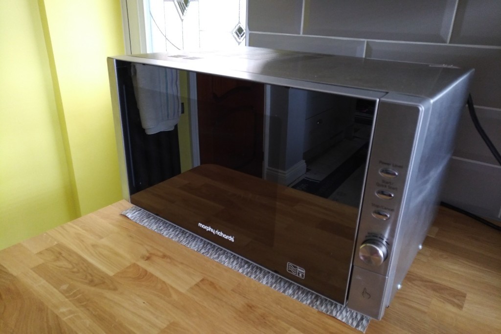 Morphy Richards 900w Microwave & Grill Combination Oven in Ossett