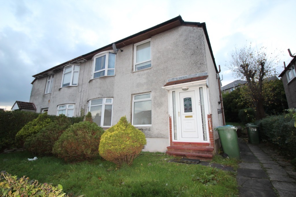 3 bedroom lower cottage flat available to rent on Castlemilk Road, King