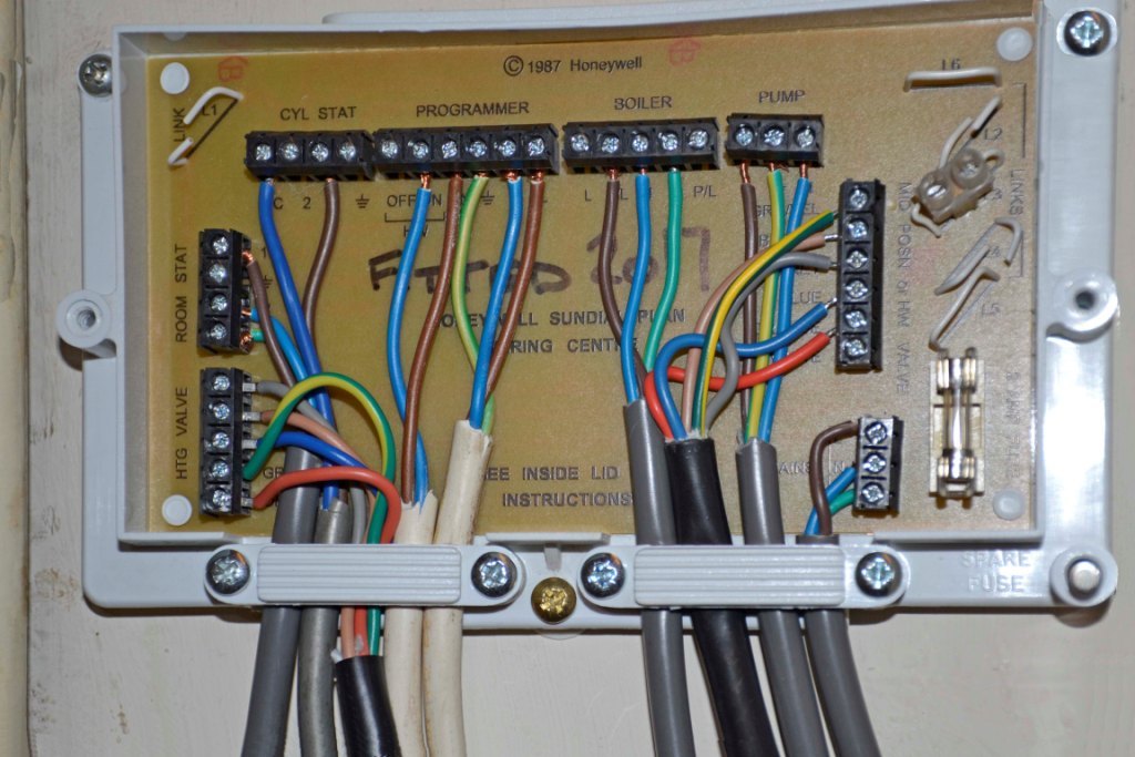 * Honeywell Sundial Plan Wiring Centre Central Heating Wiring Box