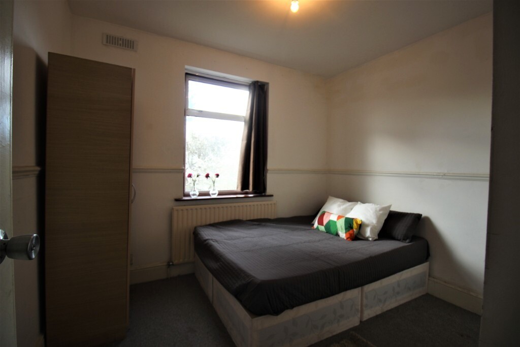 Massive Double Room to Rent in East London, Walthamstow, E17