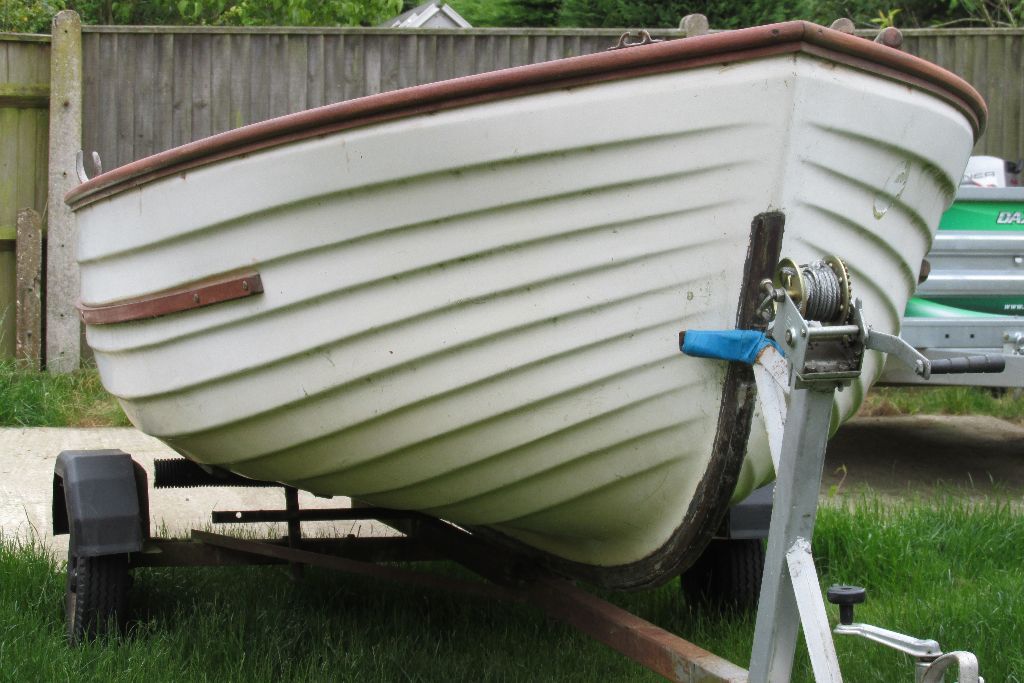 Large Open Mock Clinker GRP Fibre Glass Boat &amp; trailer Row 