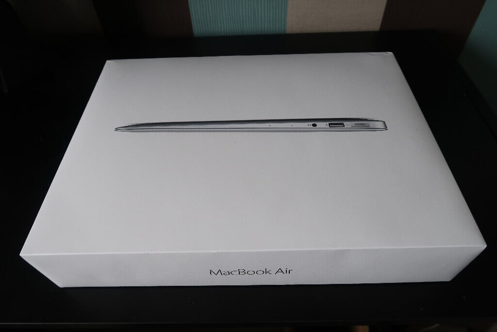 Macbook Air 13" (Early 2015 model A1466) i5, 8GB RAM, 128 GB SSD