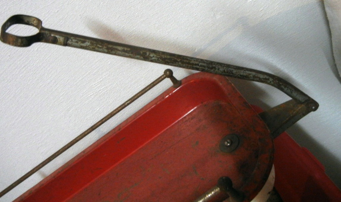 VINTAGE CHRISTMAS DAY 1930'S ANTIQUE METAL & TIN PULL TOY RED WAGON WITH RAILS