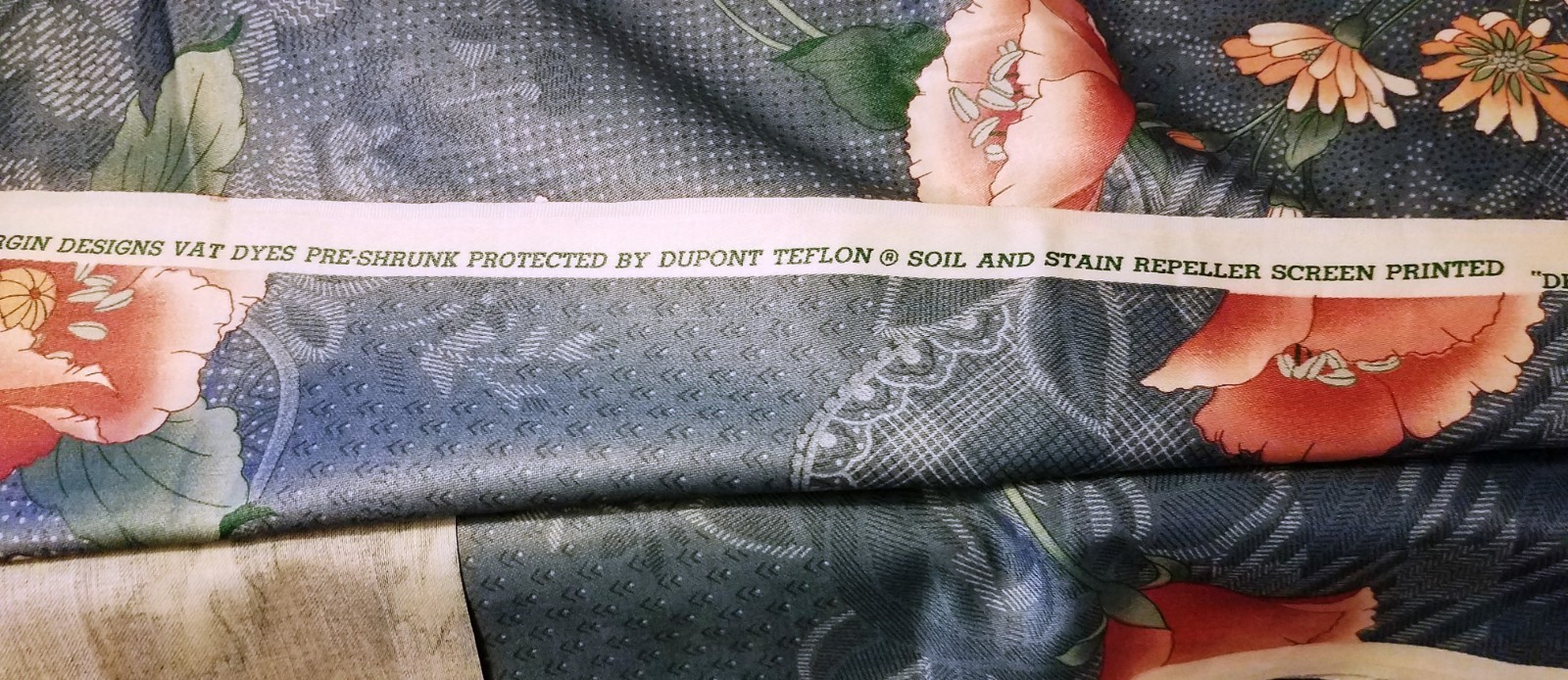 Vtg Designer Floral Fabric Pre Shrunk 62 x 66  NEW