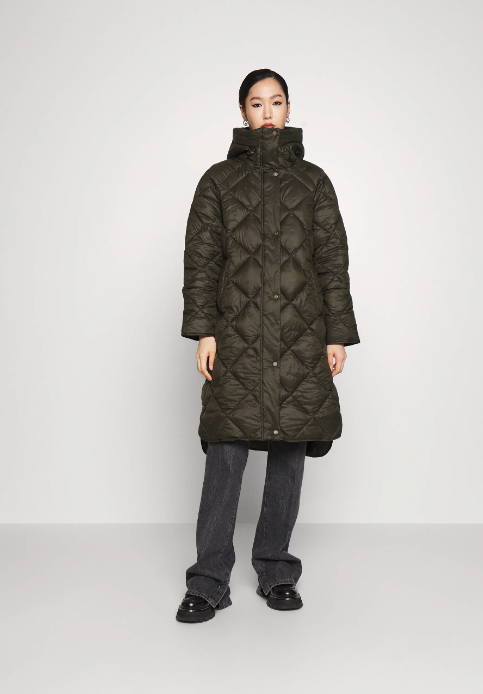 BARBOUR BARBOUR SANDYFORD QUILTED LONGLINE COAT MSRP$480 WARM + ATTRACTIVE + PRACTICAL