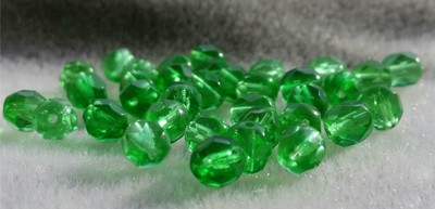 25 Pcs WHOLESALE 10mm CZECH GLASS FIRE POLISHED BEADS - KELLY GREEN
