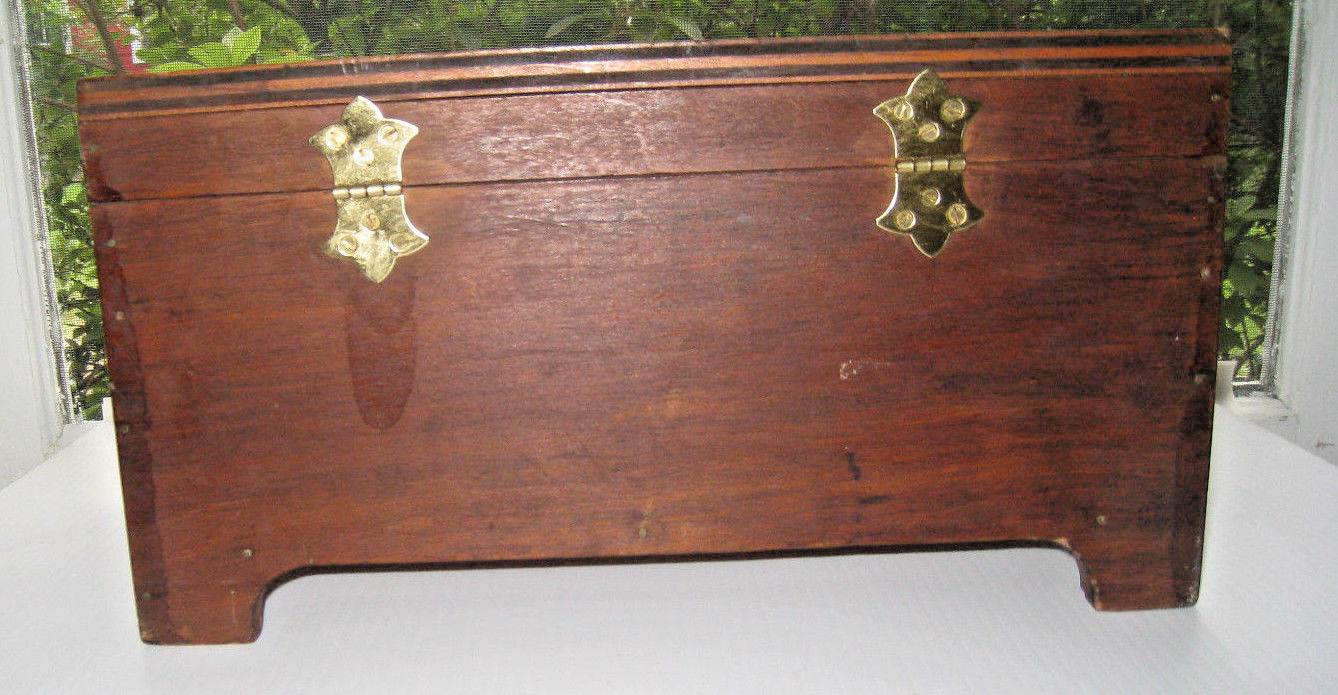 A Nice Desk Table Top Wood Box Wiith Hinged Lid & a Closing Latch 7/8/14