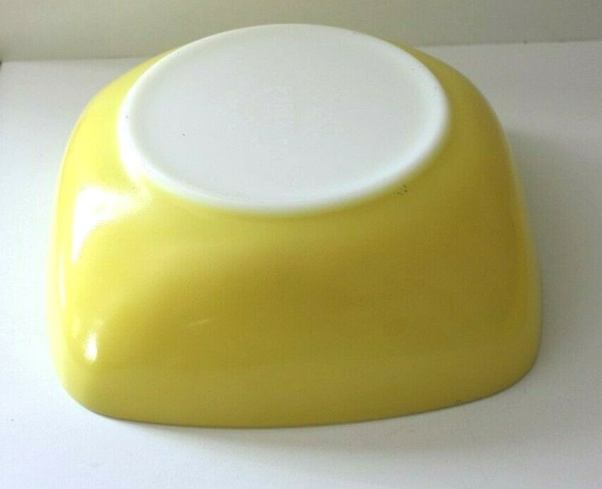 Vintage Pyrex Primary Yellow Covered Baking Dish Ovenware 515B-015  A-24