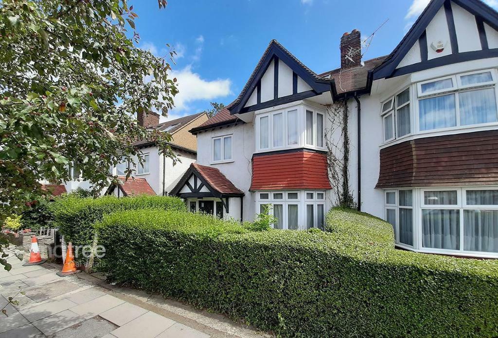 5 bedroom house in Brookside Road, Golders Green, NW11 in Golders