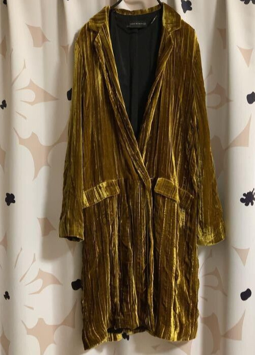 Reiss Cropped Velvet Jacket in Black - REISS