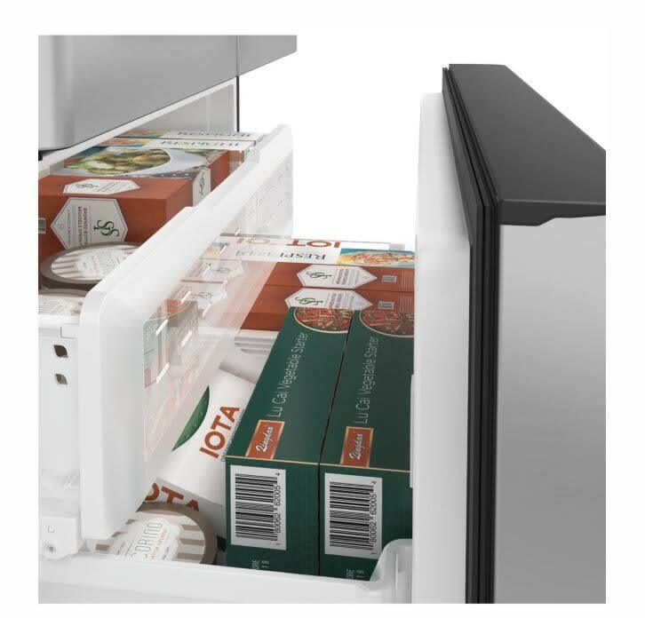 Холодильник в кафе