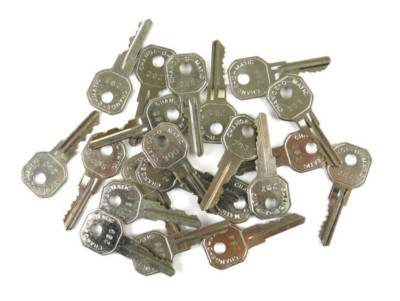 Vintage Change-O-Matic Cut Locker Key Lot of 20 Numbered 281 to 300
