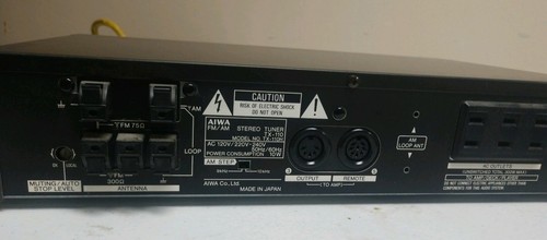 vintage Aiwa brand FM/AM stereo tuner Model TX-110 Quart Digital Synthesizer.