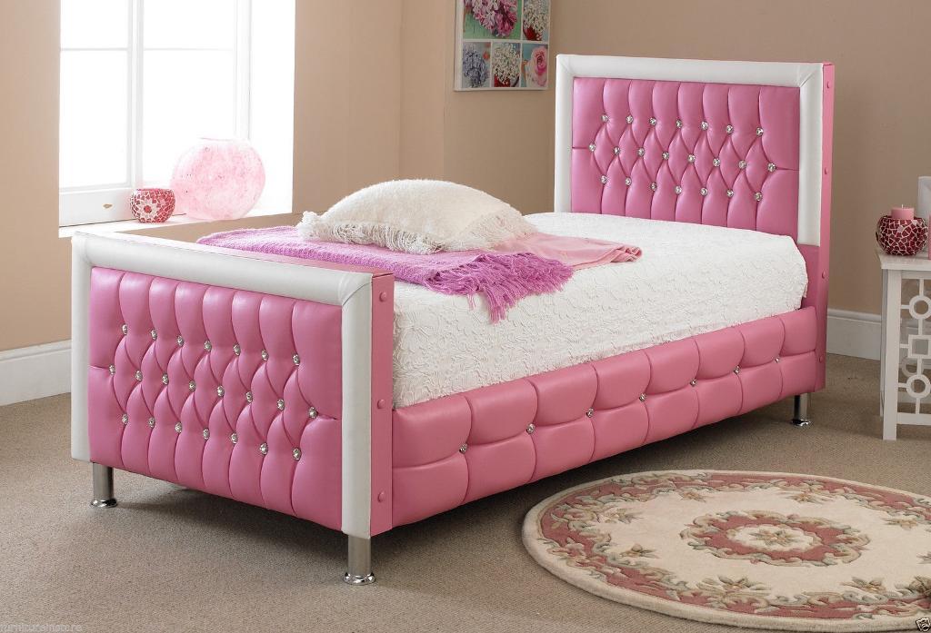 Pink leather bed please read info in Gateshead, Tyne and Wear Gumtree