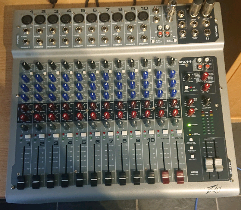 Peavey PV14USB mixing desk with fx boxed with instructions in