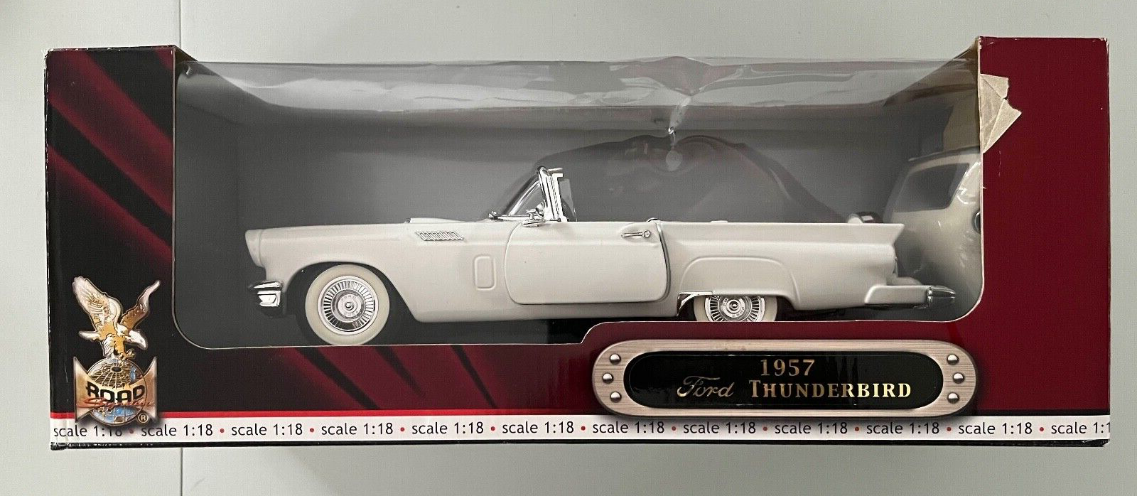 ヤトミン　1/18 1957 FORD thunderbird Yatming 1:18 Road Signature 1957 Ford Thunderbird #92358
