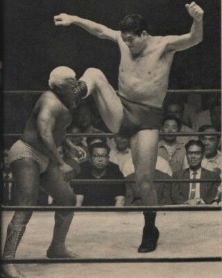SWEET DADDY SIKI vs GIANT BABA 8X10 PHOTO WRESTLING PICTURE 
