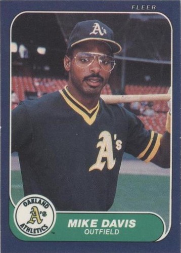 スポーツ選手 Mickey MIKE DAVIS (DODGERS 1988 WS CHAMP) Signed 1986 Fleer #416 A's