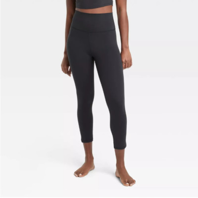 Women's Everyday Soft Ultra High-Rise Capri Leggings - All In Motion Black M