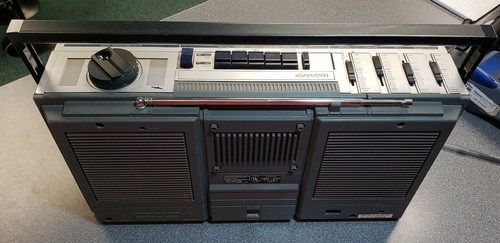 Magnavox D8120 2 Band AM/FM Radio Cassette Recorder Boombox WORKS Working !