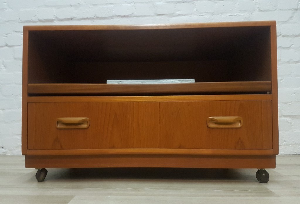 G plan Tv Unit (DELIVERY AVAILABLE FOR THIS ITEM OF FURNITURE) in
