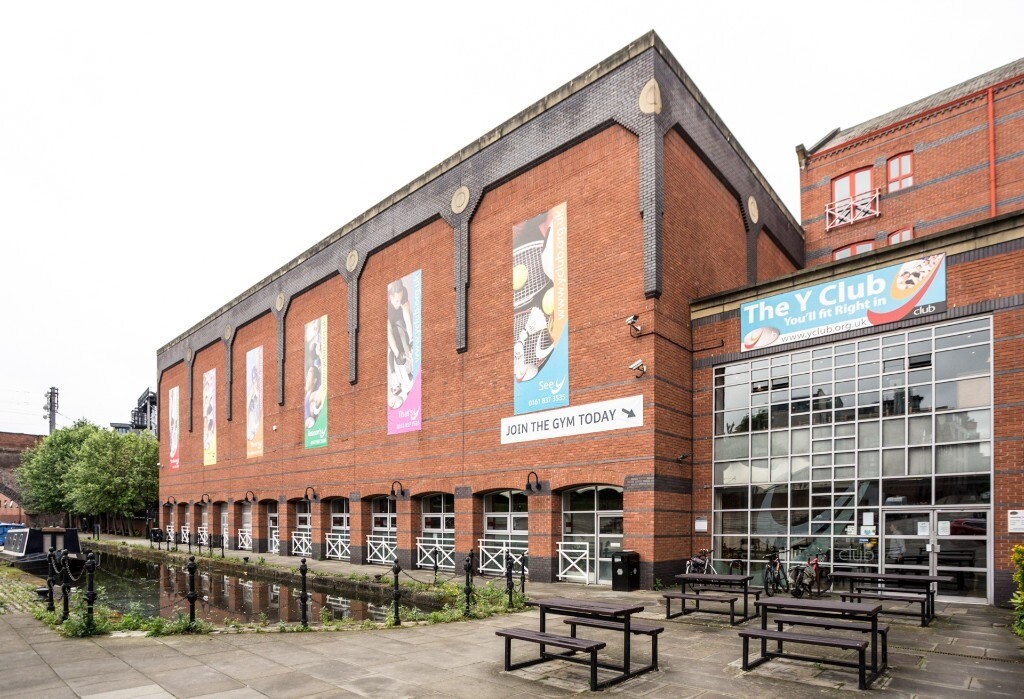 City Centre Treatment Room With Parking In Salford Manchester