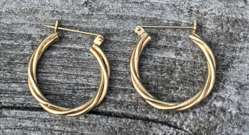 Marked ZZ 585 14K Yellow Gold Snap Closure Twisted Hoop