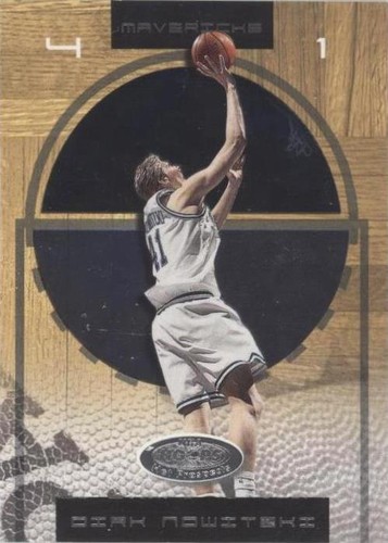 2001-02 NBA Hoops Hot Prospects - Dirk Nowitzki #28