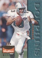 1995 Skybox Premium Dan Marino #72