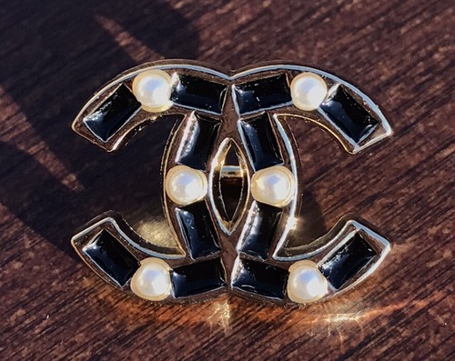 CHANELボタン 1 Chanel Black Crystal/ Pearl & Gold Shank Button, 20mm