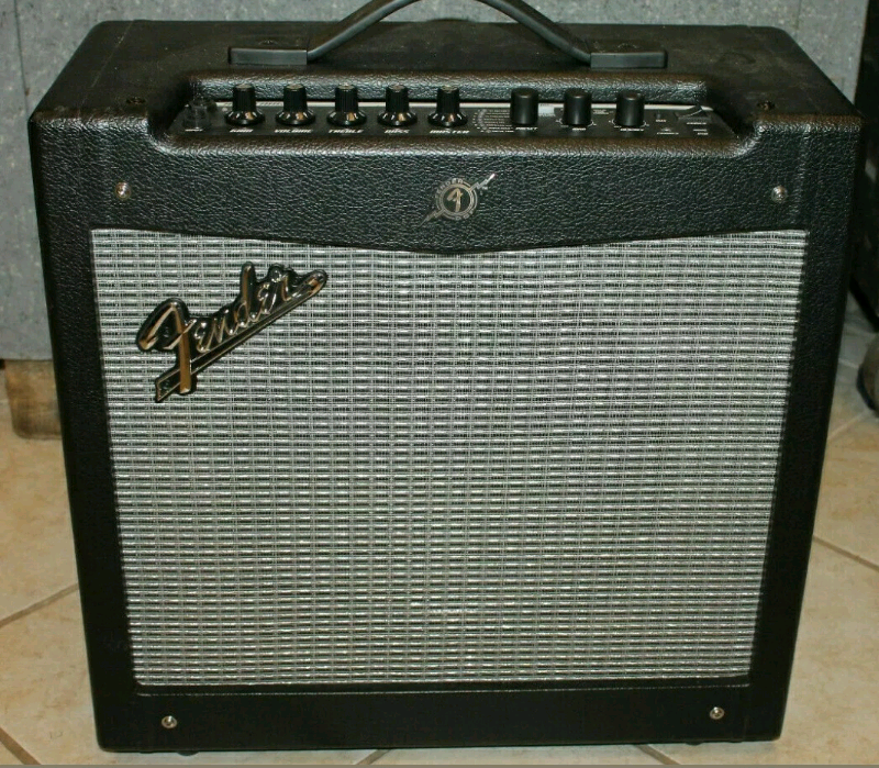 Fender Mustang II V.2 40Watt Modelling Amp Combo in Burnside