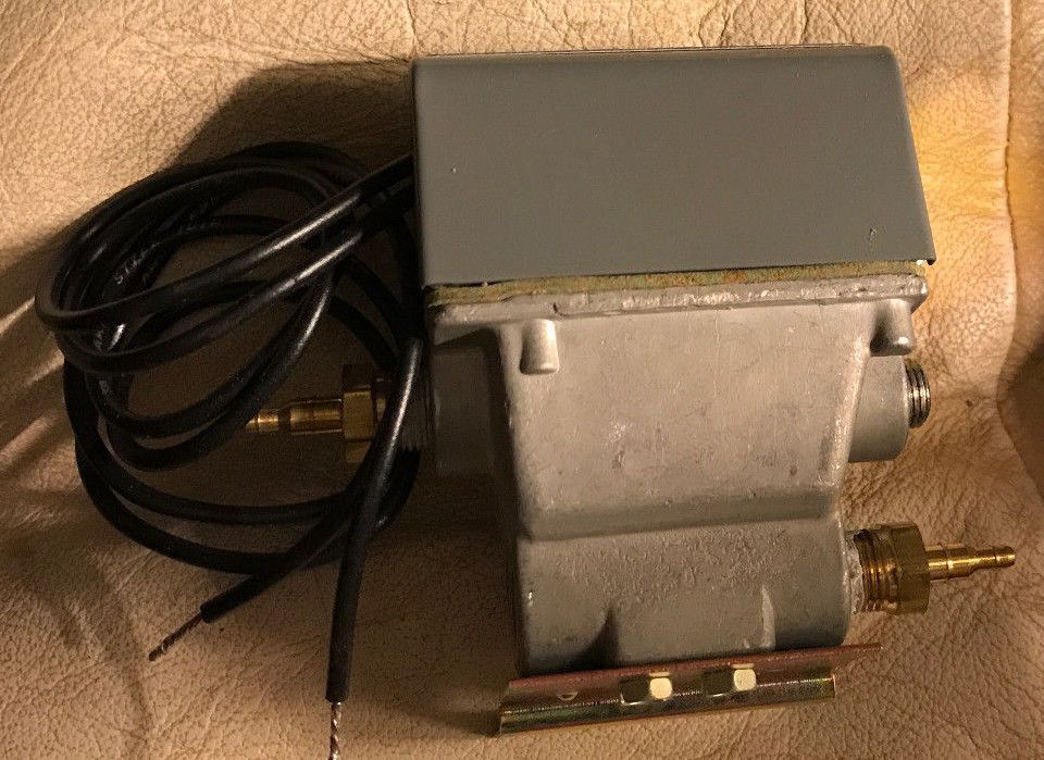 JOHNSON CONTROLS V11HAA-100  THREEWAY AIR VALVE