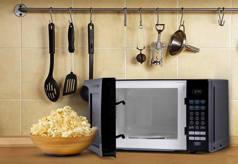 Westinghouse WCM770B 700 Watt Counter Top Microwave Oven, 0.7 Cubic Feet, Black