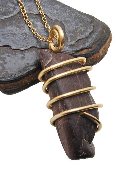 PENDANT OF OLDEST STONE IN THE WORLD 2 BILLION YEAR