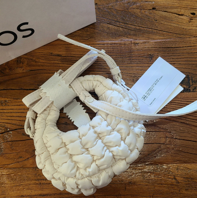 【COS】◆大人気◆QUILTED NANO CROSSBODY BAG◆2 COLOR◆ COS Quilted Nano Crossbody Bag Beige 1244108002 / 100