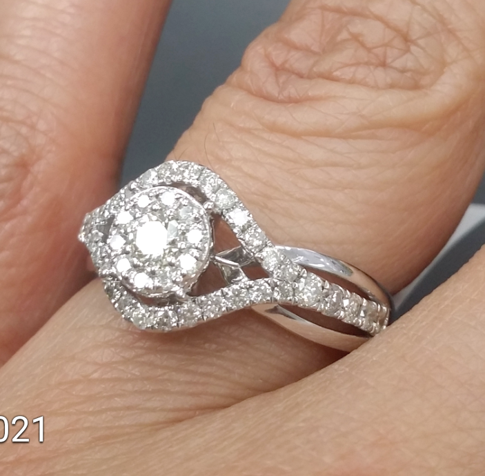 Pre-owned Handmade Deal 0.75ct Natural Round Cluster Diamond Engagement Ladies Ring In 14k Gold. In White