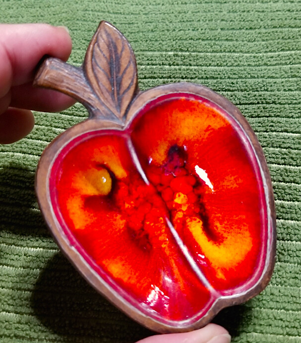 Vintage 1962 TREASURE CRAFT Half Apple Shaped Dish - #42 - Virginia Beach VA