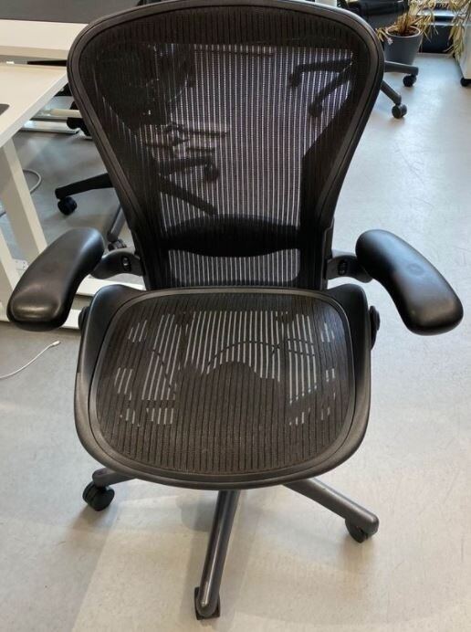 Herman Miller Aeron. Black. Size B. Lumbar support. Fully loaded