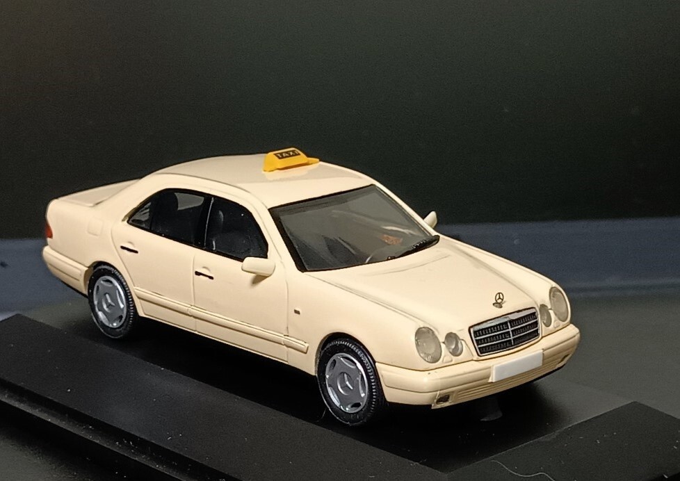 ミニカー AUTOart Mercedes Benz 220D 1:43 1/43 AUTOart Mercedes Benz CL Klasse Silver w/ Case From