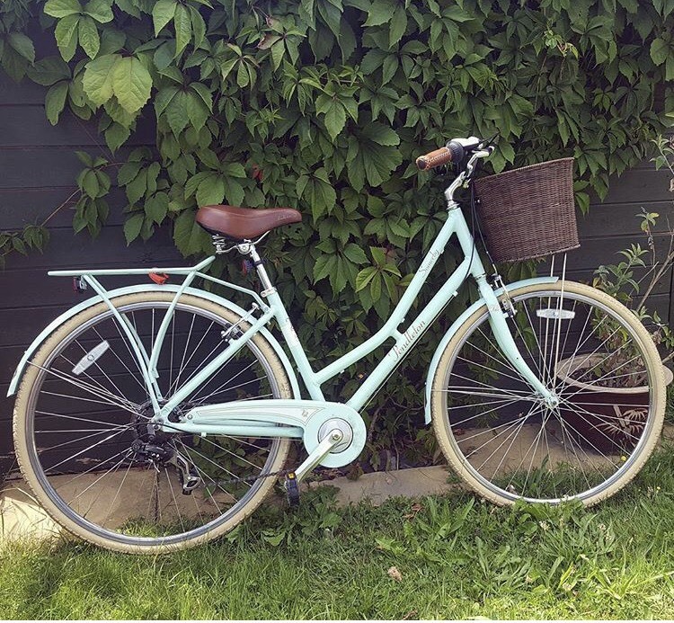 Pendleton Somerby Hybrid Bike in Mint 19" with Pendleton Wicker Basket