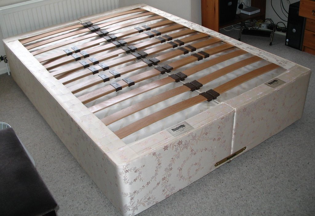 DUNLOPILLO Sprung Timber Slatted Double Divan Base in Plymouth, Devon