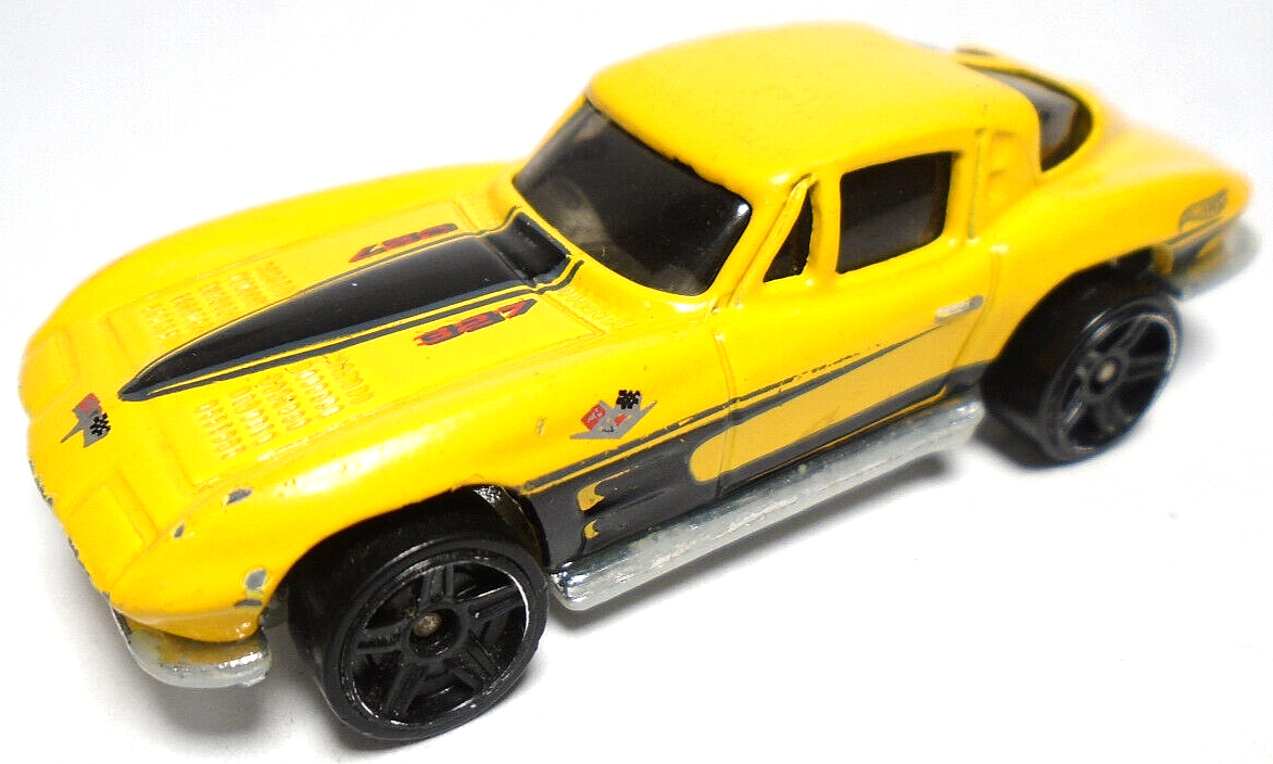 '63 Corvette Stingray 327 Split Window Yellow 2.75" Diecast Car
