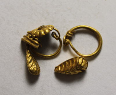 Ancient gold earrings deals