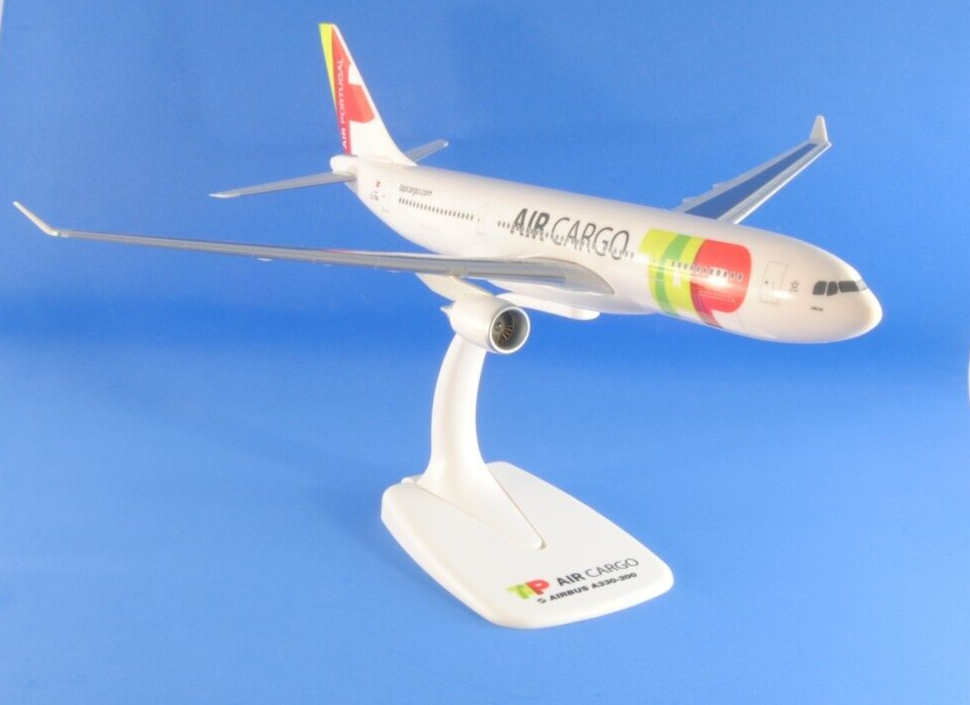 HERPA 613736 Aereo modello Airbus A330-200 TAP Air Cargo 1:200 Snap-Fit