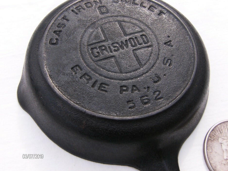 ORIGINAL GRISWOLD CAST IRON TOY SKILLET NO.0 ERIE PA. 562  LARGE BLOCK LOGO
