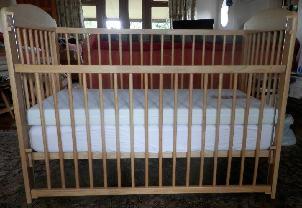 "THE REAL COT COMPANY" Winnipeg Wooden Cot Plus 2 Mattresses. Very Good