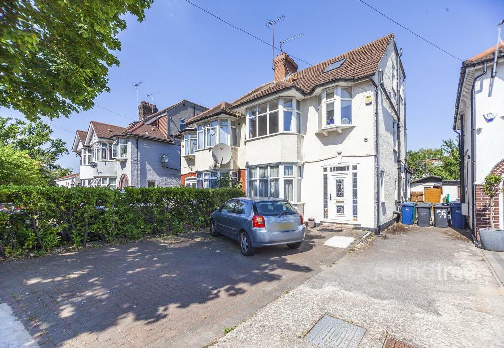 4 bedroom house in Hall Lane, Hendon, NW4 in Hendon, London Gumtree