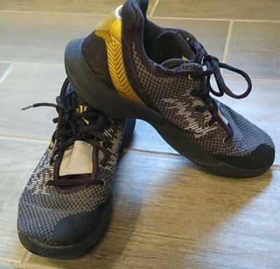 Nike Zoom Kyrie Irving Flytrap II black and gold  sz7.5