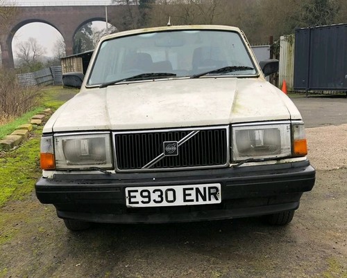 1988 Volvo 240 DL Estate in White