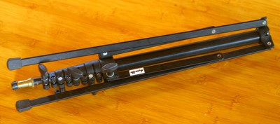 Dynalite Compact Lightweight Light Stand ( Black 7' )